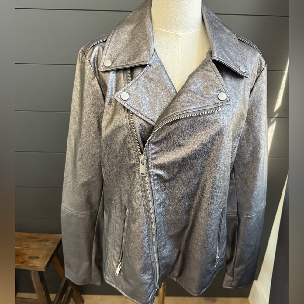 Bagatelle New York Collection Retro Faux Leather Silver Moto Jacket Size Large